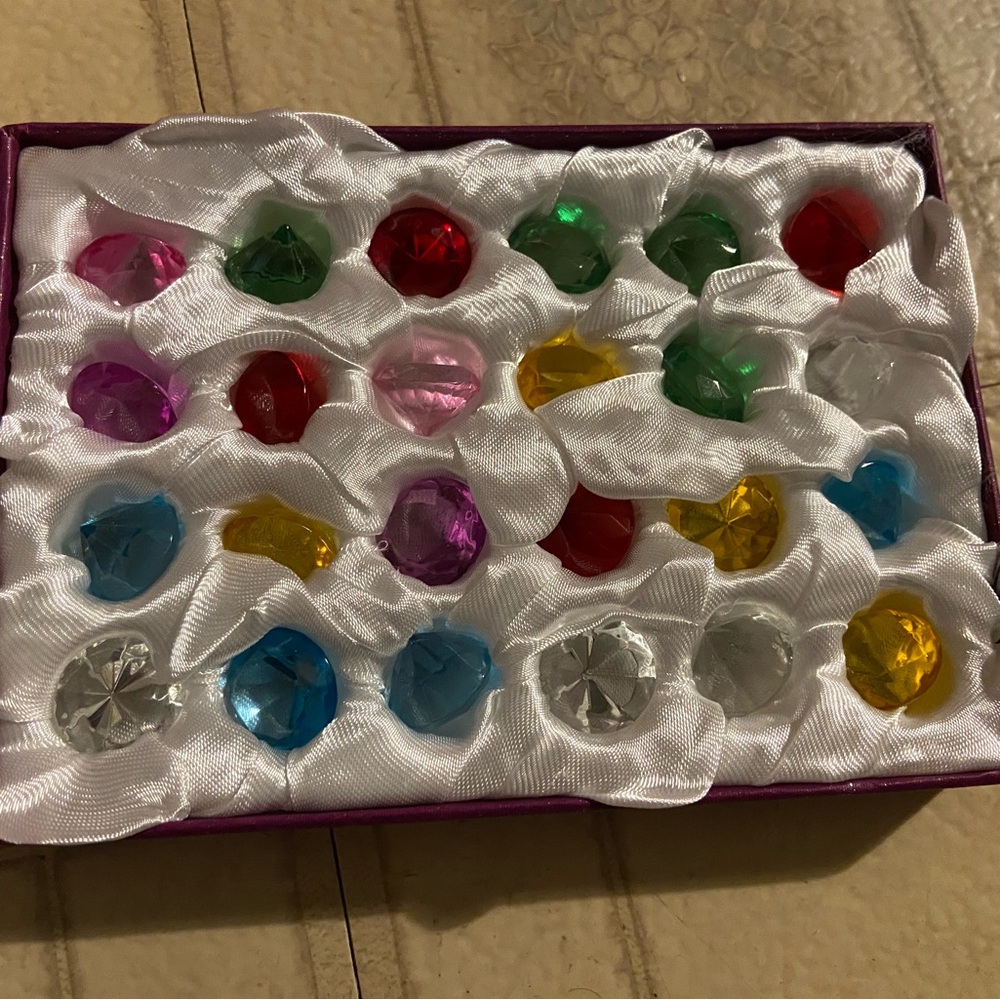 Hyaline & Dora boxed crystals